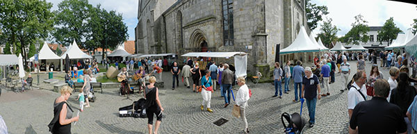 Kunstmarkt rondom kerk